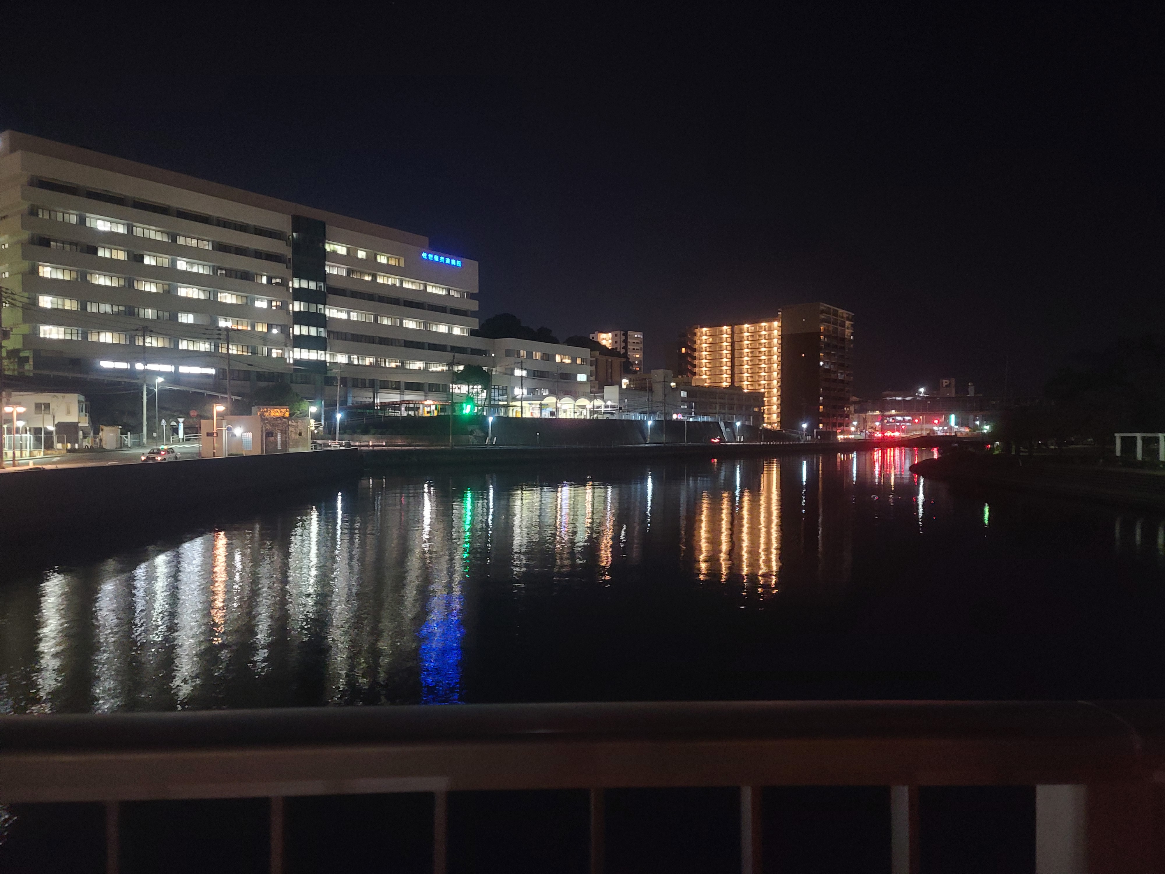 A picture of the Albuquerque bridge at night, taken in November 2022